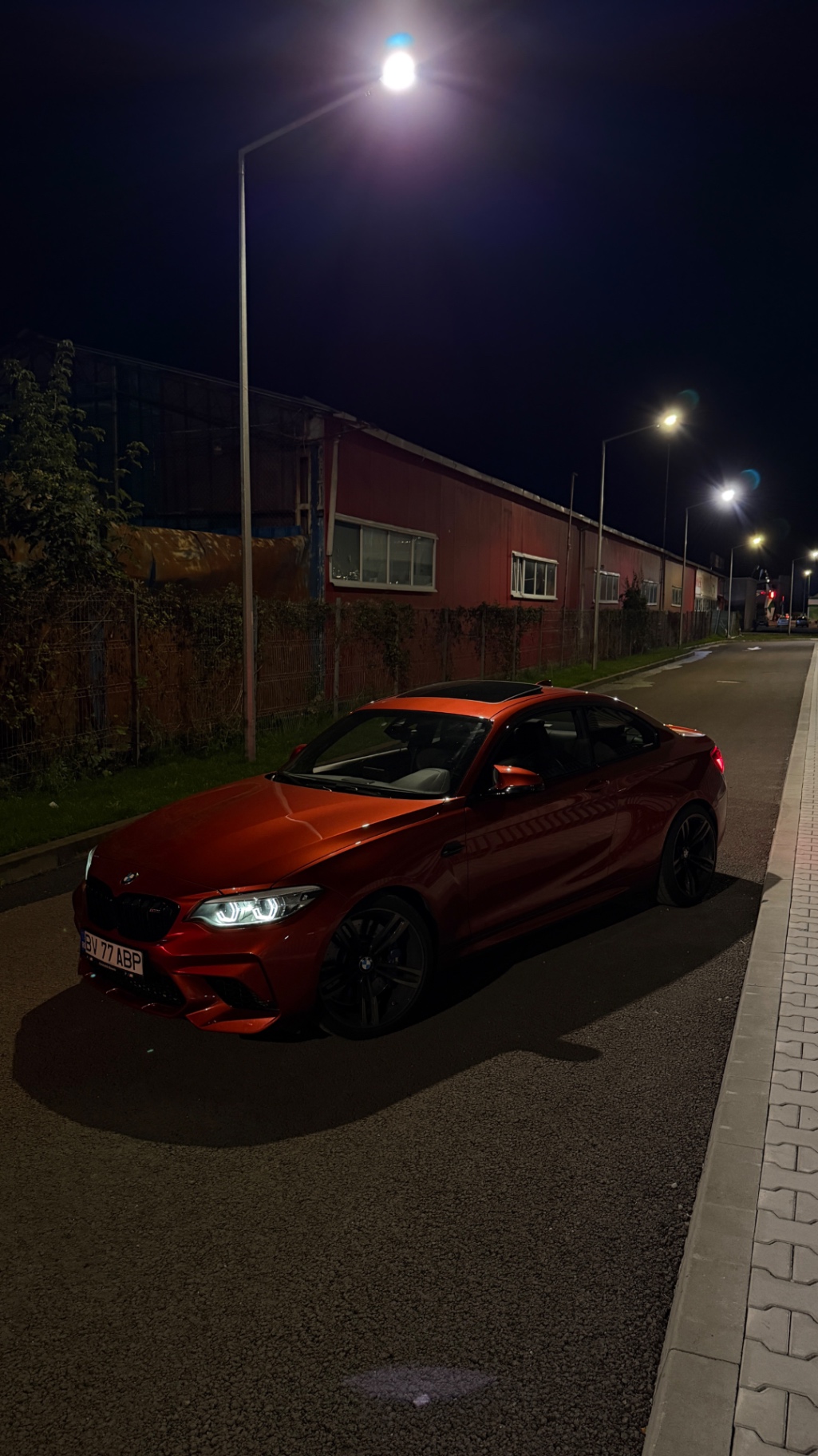 BMW M2 Competition, profil lateral sub lumina stradala